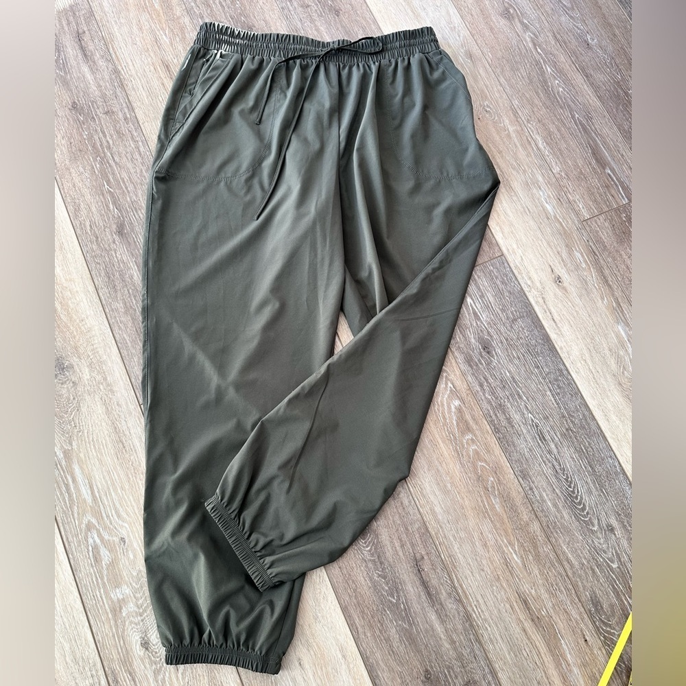 🛍️ Zac & Rachel New condition 4 pockets green jagger.